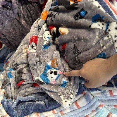 Coral Fleece Blanket Poncho to Keep Warm and Also Using for Bedding Sheets Support Small MOQ photo-4