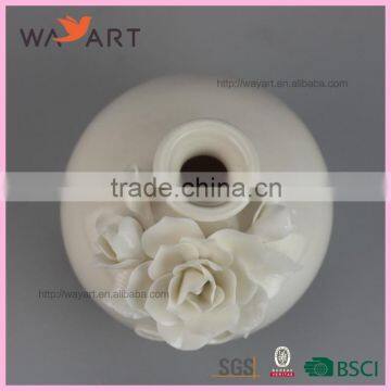 Custom White Cereamic Essential Oil Diffuser With Flower Design photo-4