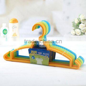 fashion colorful wholesale plastic hanger for clothes