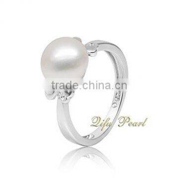 925 silver pearl ring with 8.5-9mm fresh water pearl with CZ.