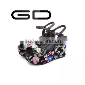 China Traditional Beautiful Embroider Wedge for Women Party Sandals photo-5