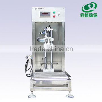 Semi automatic large liquid bottle filling machine