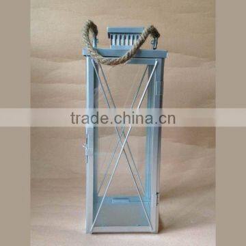 Lantern with rope handle