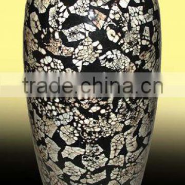 lacquer vase