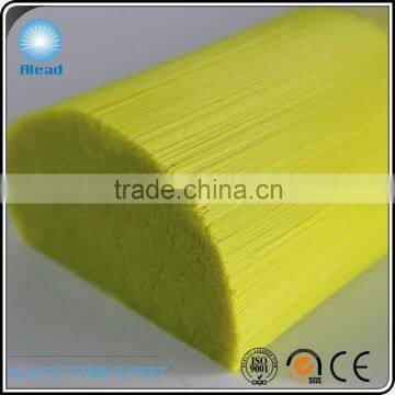 Flaggable PET yarn for brooms brilliant color and good bend recovery