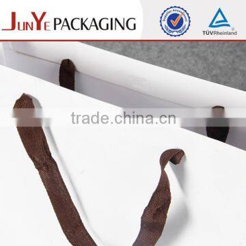 250gsm Art Paper Matt Lamination Luxury Shopping Paper Bag White photo-2