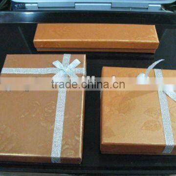 Noble foldable paper chocolate box with ribbon