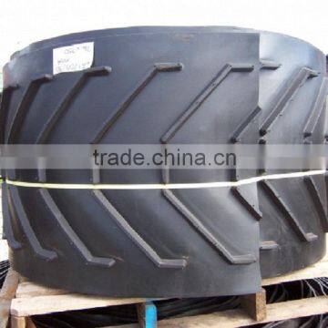 Arrival airport baggage carousel ribbed conveyor belt