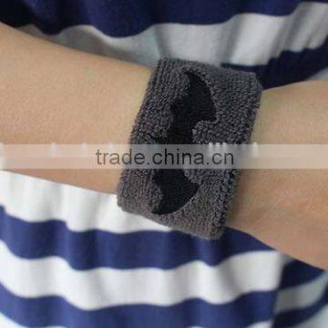 Men and Women With Wristbands Wholesale photo-2