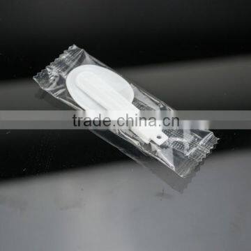 Plastic disposable folding spoon