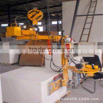 Vacuum lifter for carbon brick and stone