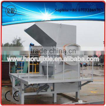 Plastic bottle crushing machine