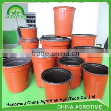 Plastic plant pot