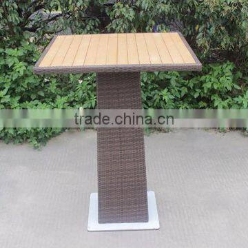 Набор мебели для бара из плетёного каната: стол и барные стулья photo-3