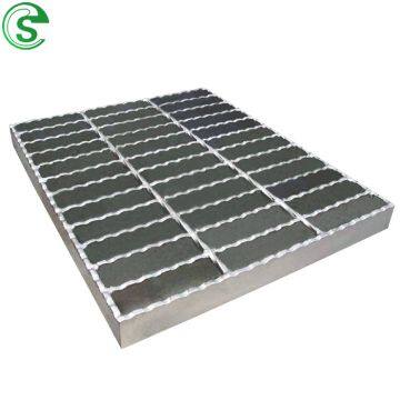 Heavy duty welded steel grating