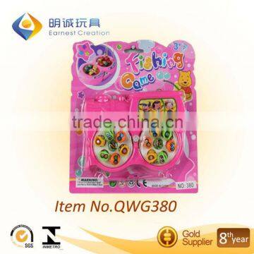 Wind up fishing game