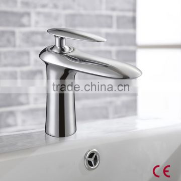 Chrome Plated Single Handle Deck Mounted CE Water Faucet