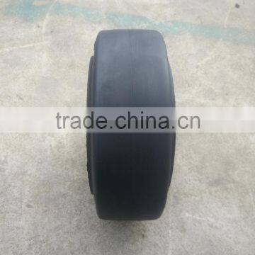 High Quality Smooth Pattern Press on Solid Tyres 15x5x11 1/4 16x7x10 1/2 18x7x12 1/8 for Sale photo-3
