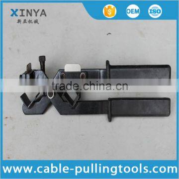 Light weight manual insulation cable layer stripper