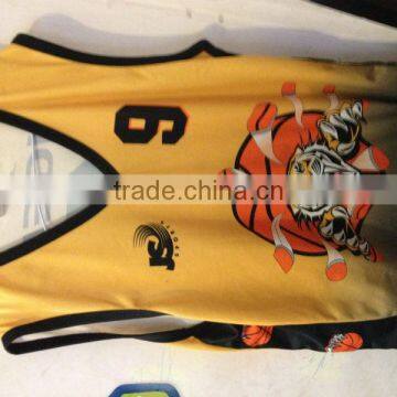 2014 Wholesale Basketball Sublimation team uniform 100% polyester custom basketball uniform with high quality