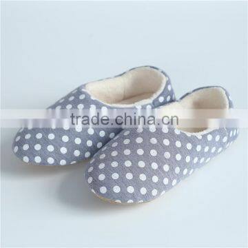 ladies comfortable slip-on indoor slipper