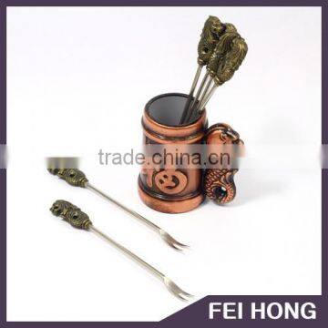 Factory sell Metal zinc alloy fruit fork set with tin can