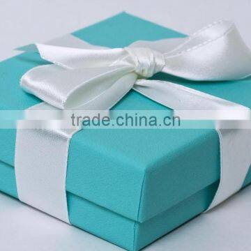 Customizable packaging box with ribbon