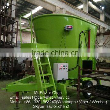 Fixed Type Feed Mixing Machine With Conveyor For Dairy Farm