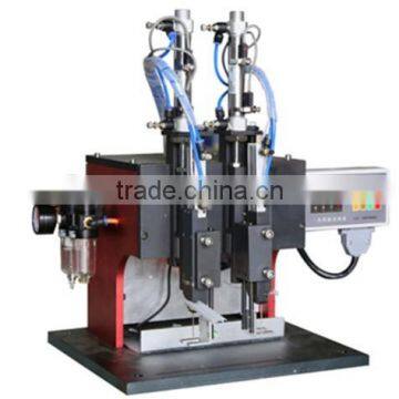 Double needle labelling machine