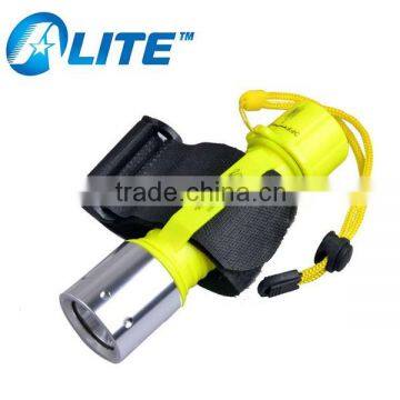 YT-61 3 Modes Plastic Body IP68 Dive Torch Dive