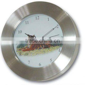 Round metal clock