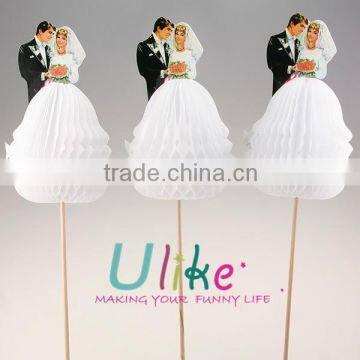 popular "Bride & Groom" honeycomb cocktail sticks decorated table                        
                                                Quality Choice