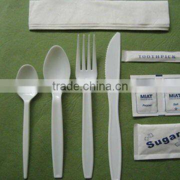 inflight cutlery set with condiment & napkin