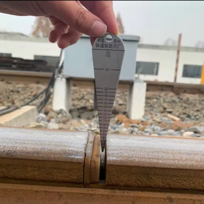 railway Joint Gap Measuring Device for Railway Track Joint Clearance Measurement