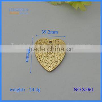 Zinc alloy decorative label for purse the heart shape metel label for bags wholesale