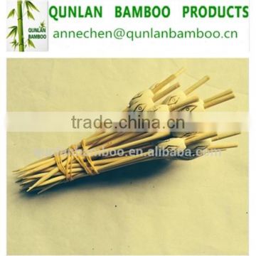 Healthy and traditional disposable skewers of bamboo