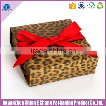 China Manufacturer art underwear paper white foldable box with black colour packaging