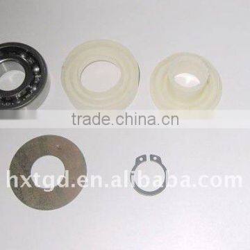 conveyor roller bearing bracket and labyrinth seal