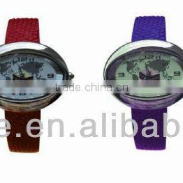 2013 vogue Japan quartz ladies watch with Interchangeable PU strap oval watch gift set for women