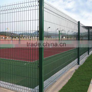 Easily handled plastic coated wire mesh panel