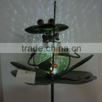 solar garden light with frog solar stake