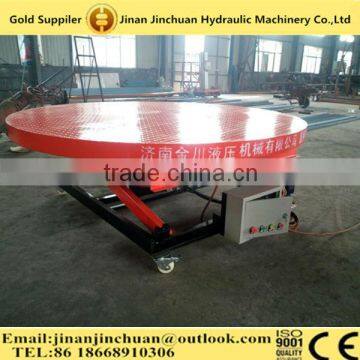 Revolving stage hydraulic scissor lift stage