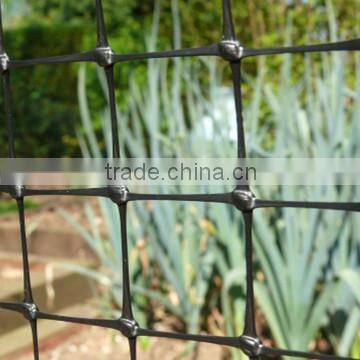 Plastic deer enclosure mesh netting