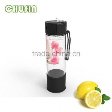 wholesale high-grade borosilicate glass water bottle with high quality silicone sleeve and handle