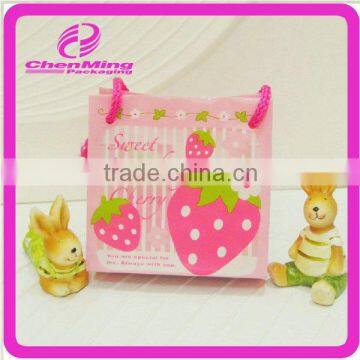 Yiwu wholesale printed handle paper bags for cookies