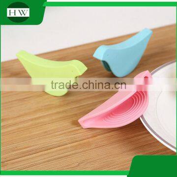 Kitchen Non-stick Cartoon Bird Silicone Bbq Baking Grill Heat Resistant Oven Finger Clip Glove Gloves photo-5