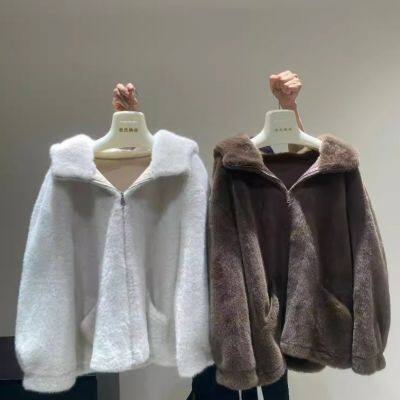 Casaco de pele de vison ecológico para mulheres no Inverno de 2024, novo casaco de pele com capuz no estilo coreano, pele espessa e solta em um único pedaço photo-3