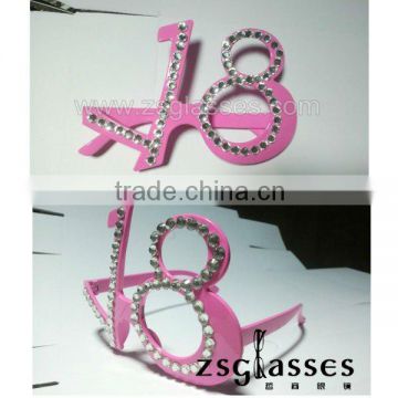 Factory custom gift plastic latest number party glasses