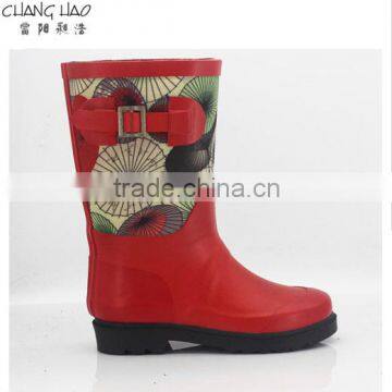 2016 new style Rubber rain boot women fashion boot red ground has umbrella printed