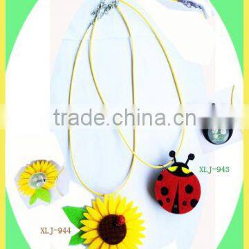 Bright favor lady bug and sunflower light necklace electric power